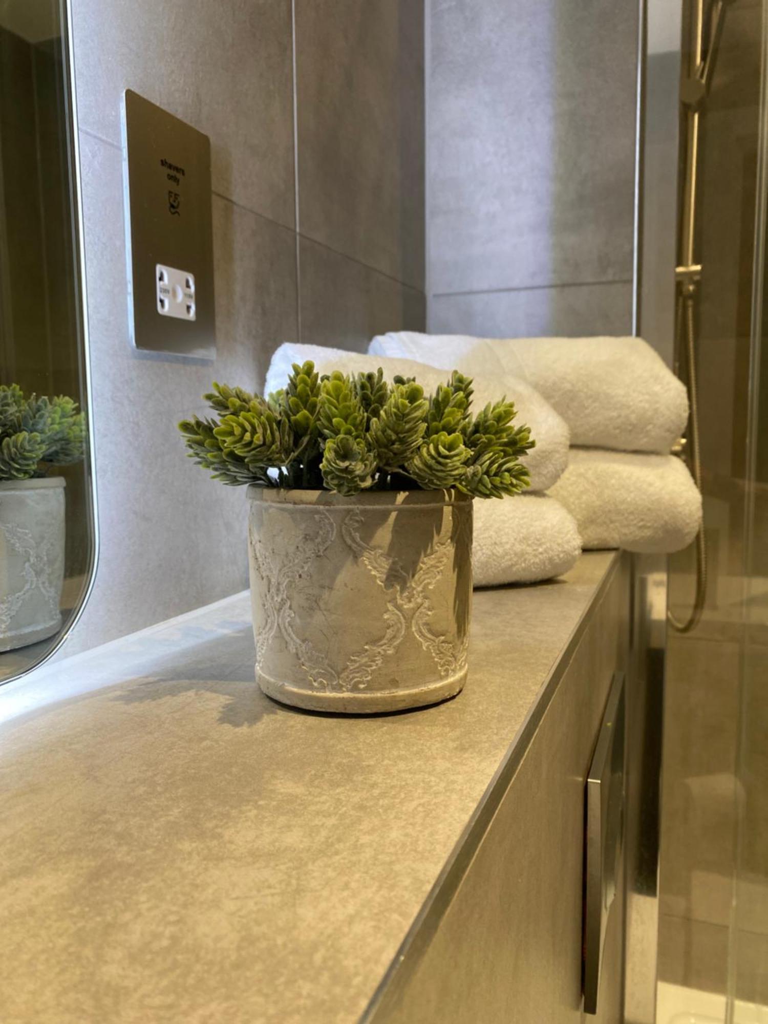 Luxury York Apartment, Free Parking & Free Gym Экстерьер фото